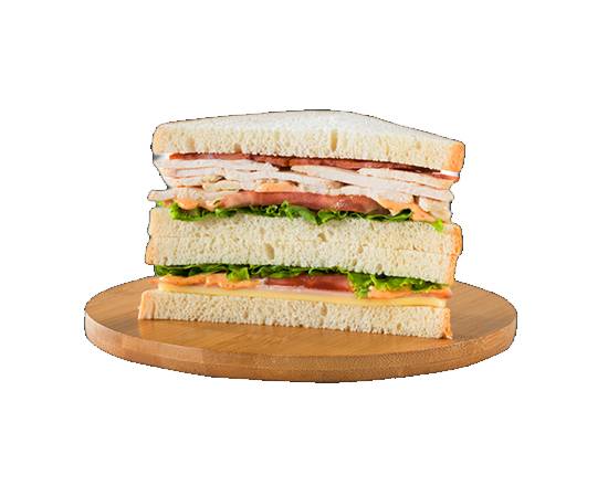 Fresh Market club sándwich con pollo