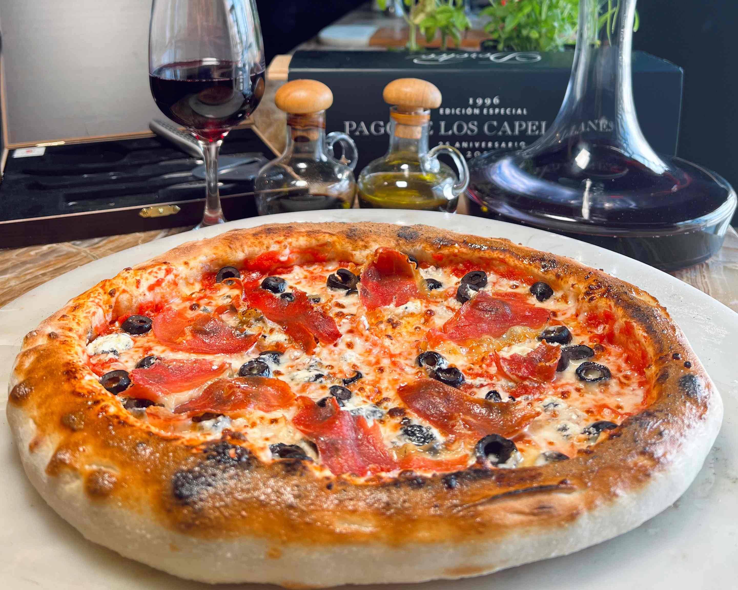 augustus-premium-pizza-house-men-a-domicilio-men-y-precios-calle-del