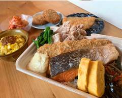 【のり弁にいろいろ乗せちゃいました】お弁当・おばんざい晩酌あや屋