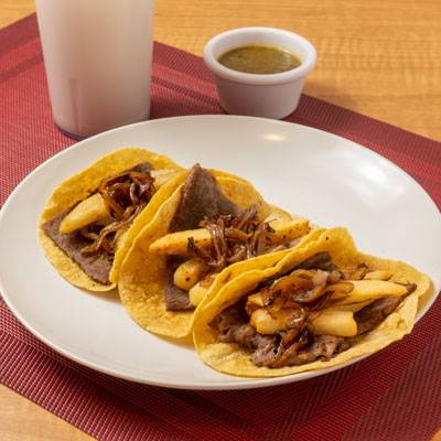 Tacos de bistec. 3 pzs.