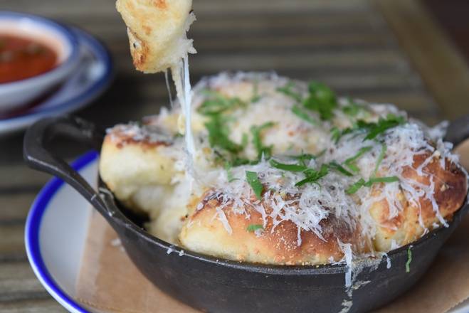 SKILLET GARLIC KNOTS