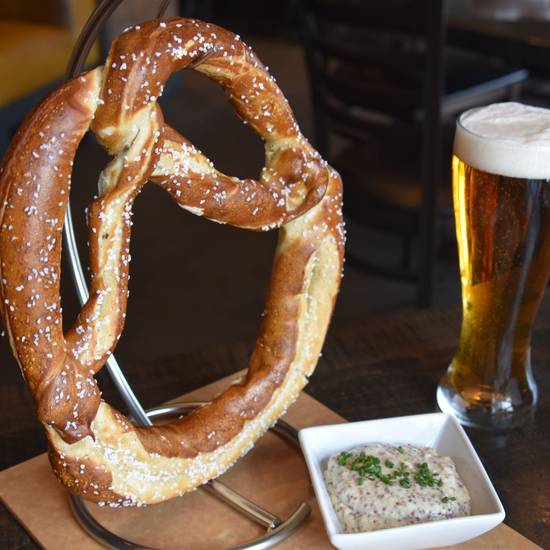 BAVARIAN PRETZEL