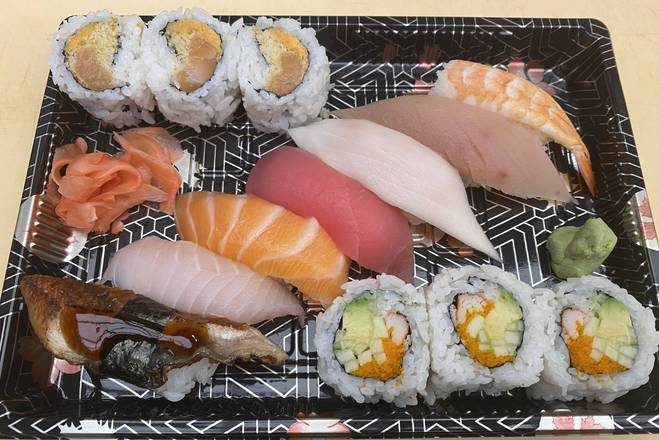 Assorted sushi (13 pcs)