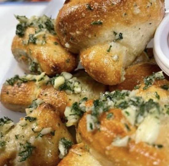 12 Garlic Knots