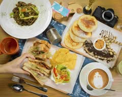 Sweet Desires Espresso Bar & Bakery (670 21st St)