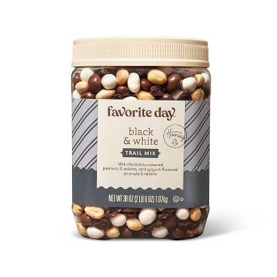 Favorite Day Black & White Trail Mix (38 oz)