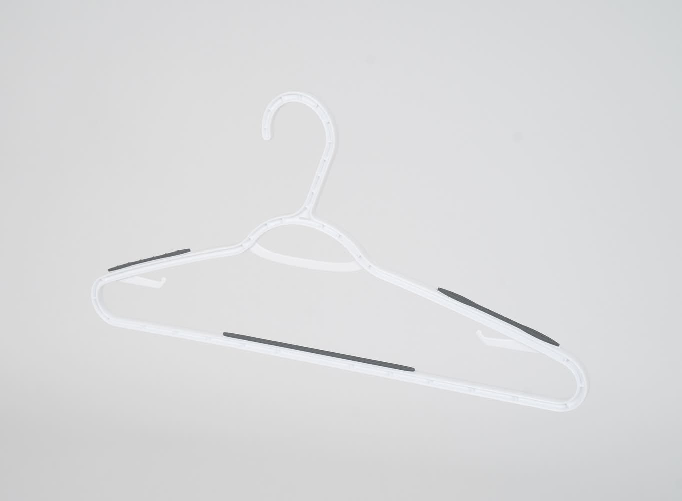 Style Selections 16.73-in x 8.46-in x White Clothes hanger