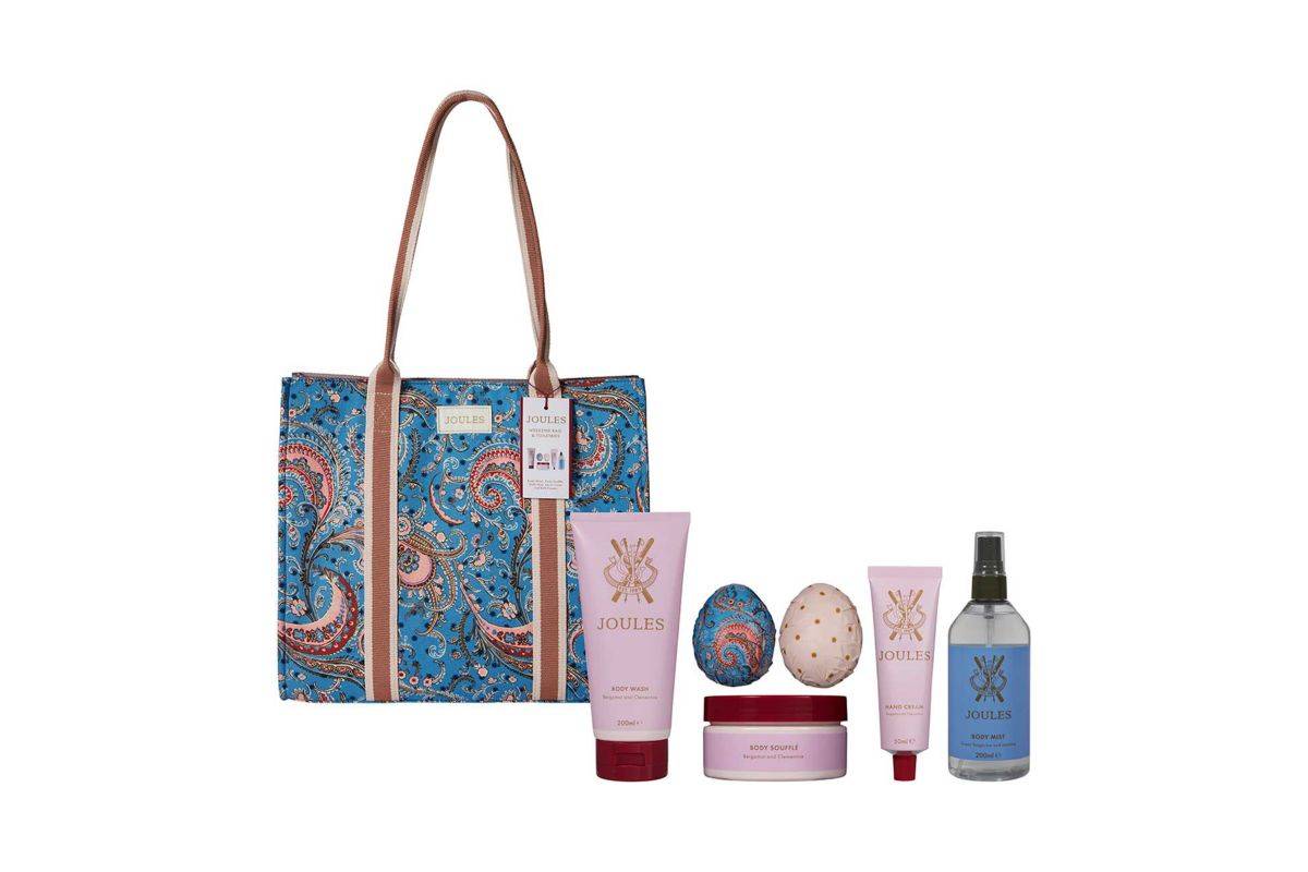 Joules Weekend Bag & Toiletries Set (SAVE £27.82)