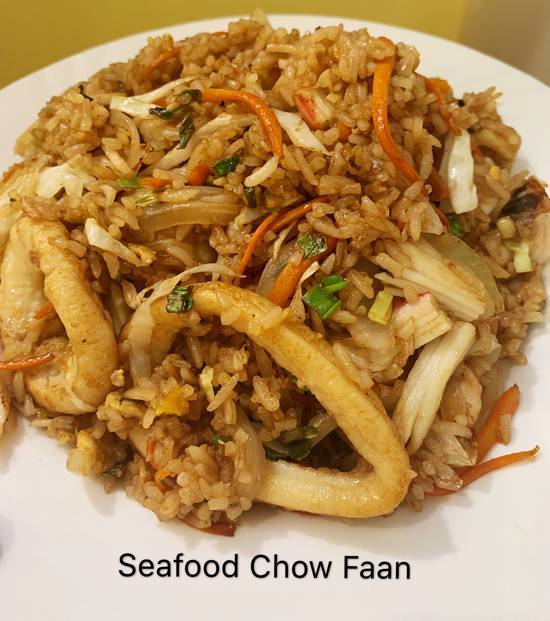 Mixed Seafood Chow Faan