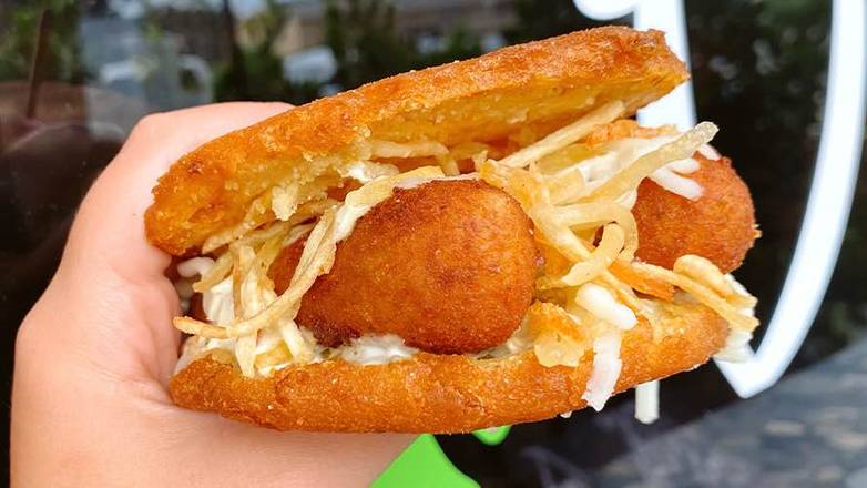 Order Areparada food online from Dos Croquetas store, Medley on bringmethat.com
