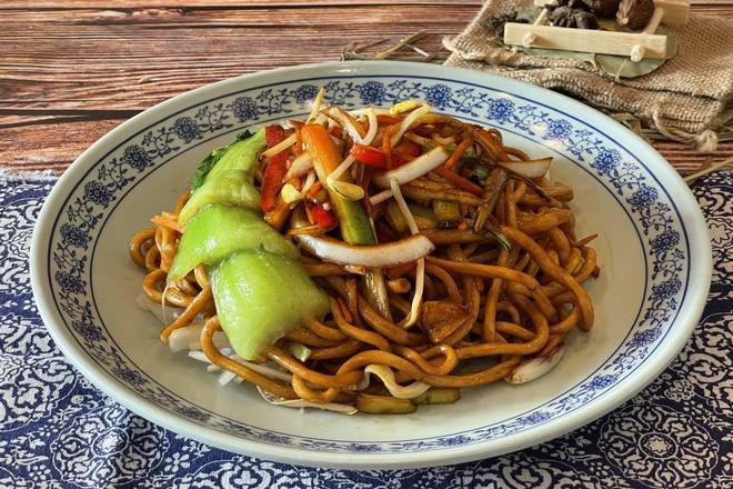 B9. Vegetable Chow Mein 蔬菜炒面
