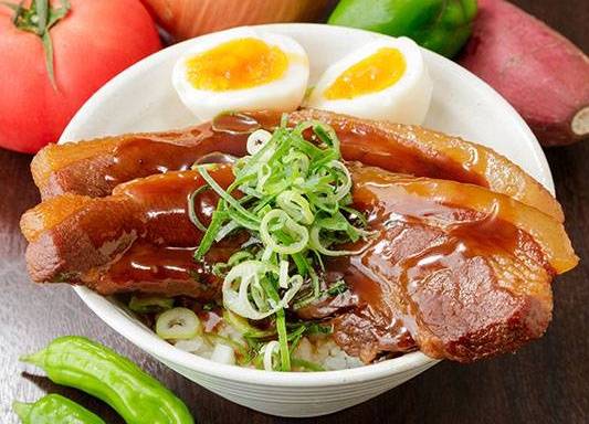 メガ盛り！【ゆで卵】おふくろの角煮丼
