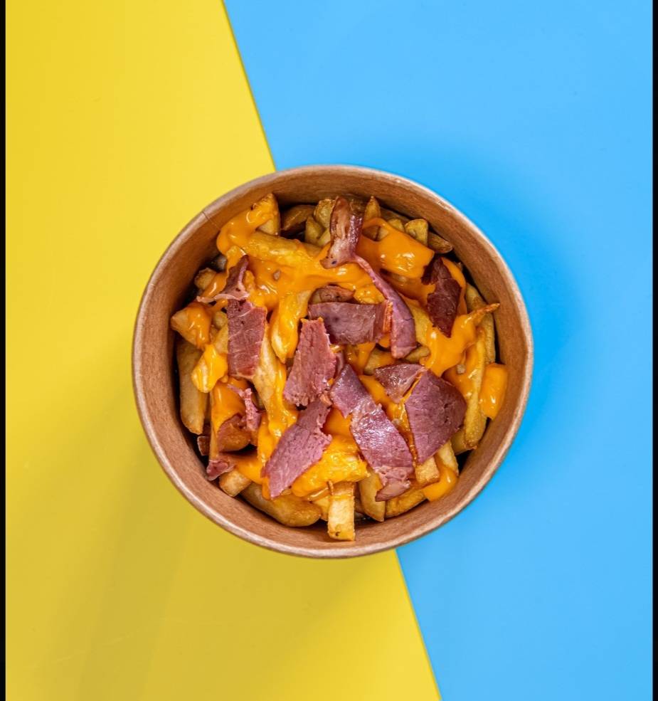 Frites 🍟sauce cheddar/lardons🥓 oignons frits