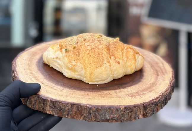 Croissant plain