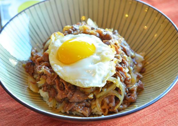 太陽旦肥牛 Sliced Prime Rib with a Sunny-side Egg