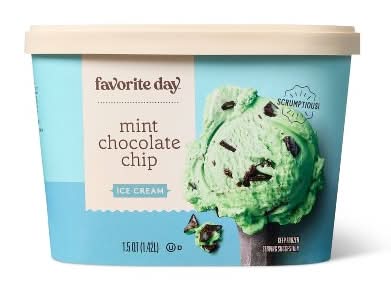 Favorite Day Ice Cream, Mint Chocolate Chip (48 oz)