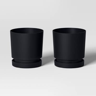 Room Essentials Recycled Resin Indoor Outdoor Planter Pots, 4, Black (2 ct)