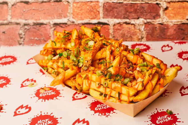 Spicy Sriracha Loaded Fries (ve)