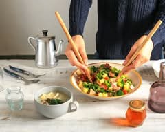 さらだのあるせいかつ 上野入谷駅前 Life with Salada UENOIRIYA EKIMAE（サラダ）