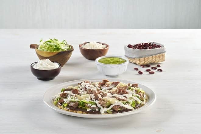 Sope con Bistec y Quesillo