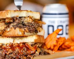 The Crafty Dog Sports Bar (Kearney)