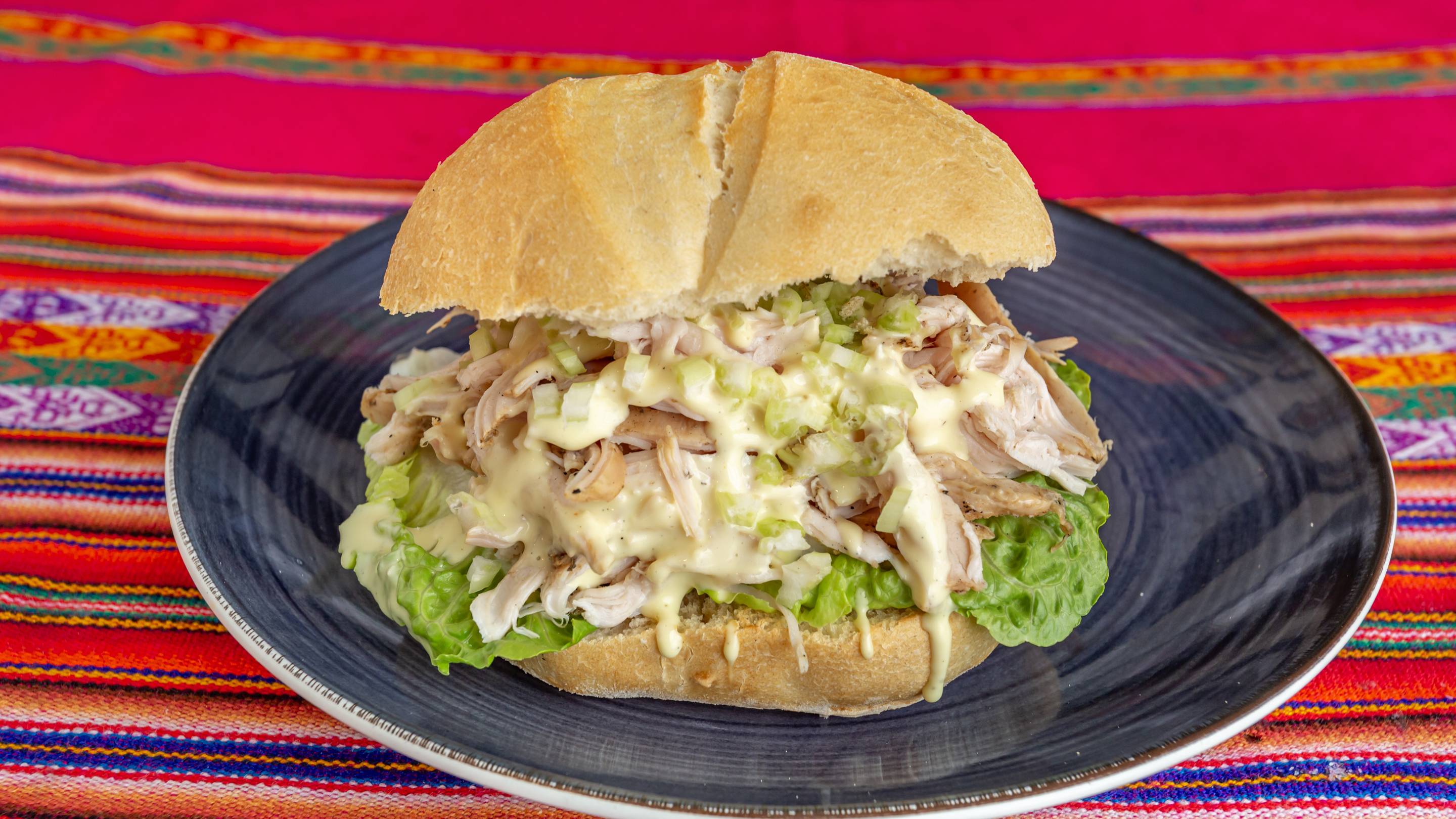 Sanguche pollo deshilachado al cilindro