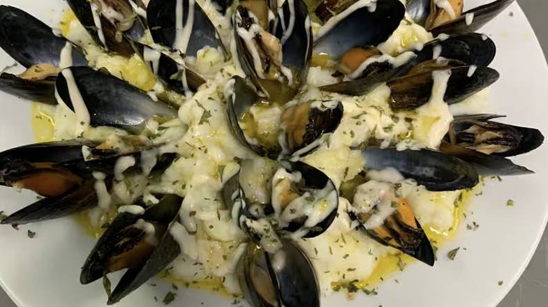 Mussels Over Mashed Potatoes