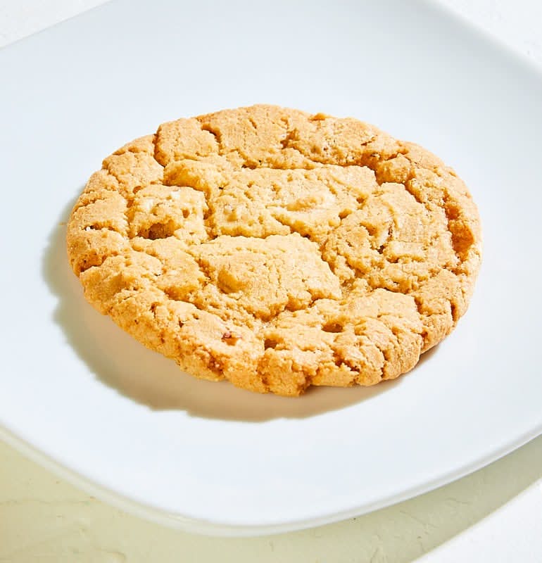 WHITE CHOCOLATE MACADAMIA NUT COOKIE