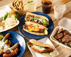 【バケットサンド・カフェ】A GROWING HILL DOGRUN