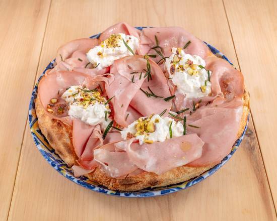 Pizzetta 'Mortadella e Burratina'