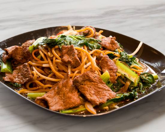 Stir-Fried Black Pepper Sauce Noodle with Beef (黑椒牛炒麵)