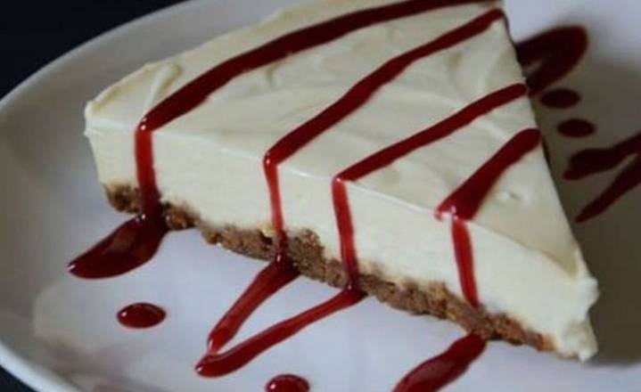 Cheesecake with Strawberry Coulis