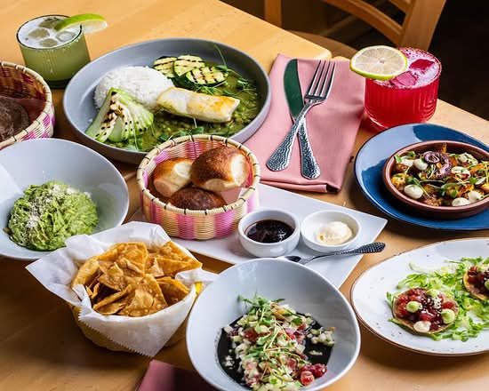 El Naranjo Restaurant (2717 S Lamar Blvd, Unit 1085)