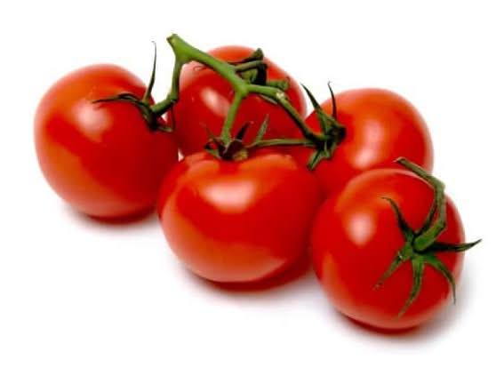 Tomate rouge sur vigne