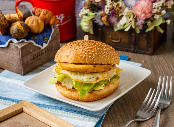 麥香雞蛋堡  Fried Chicken Burger with Egg