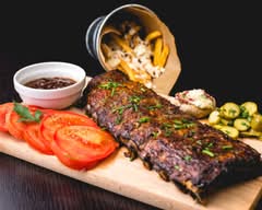 Val's Restaurant (2047 Green St)