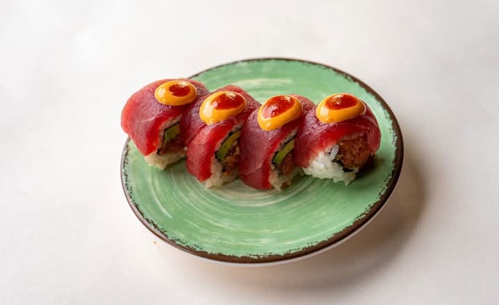 Red Roses Roll 8Pcs