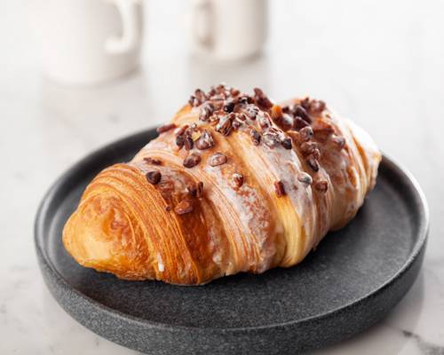 Croissant con dátil y nuez