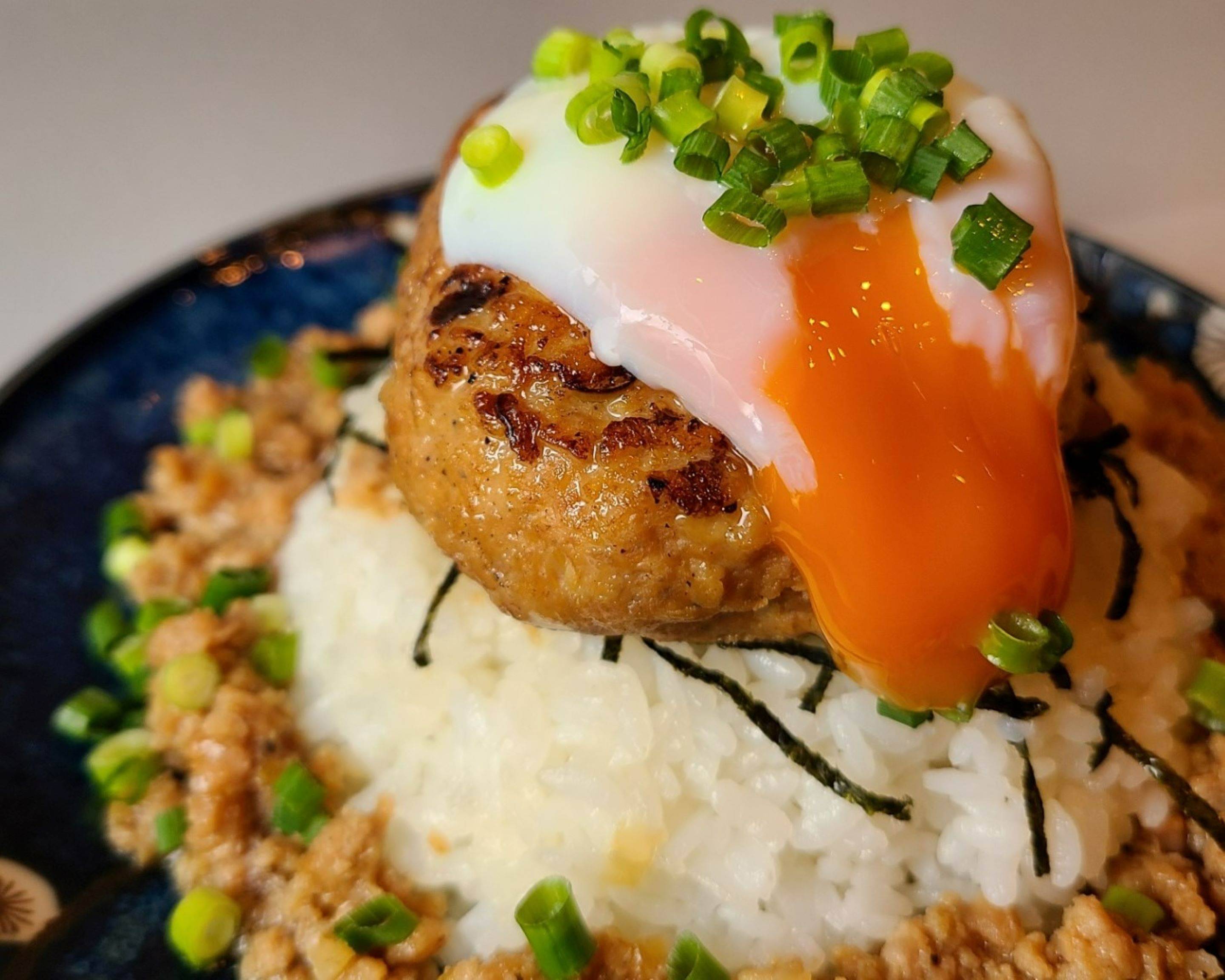 大判鶏つくねバーグと鶏そぼろ Chicken Meatballs & Chicken