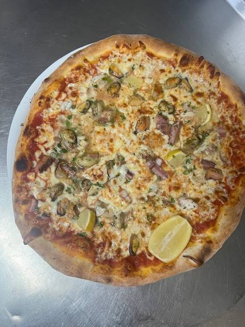 FRUITS DE MER PIZZA
