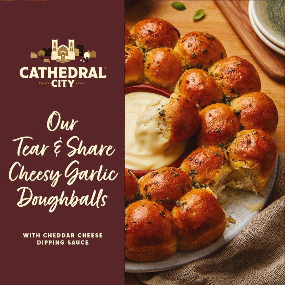 Cathedral City 698g Our Tear and Share Cheesy Garlic Doughba