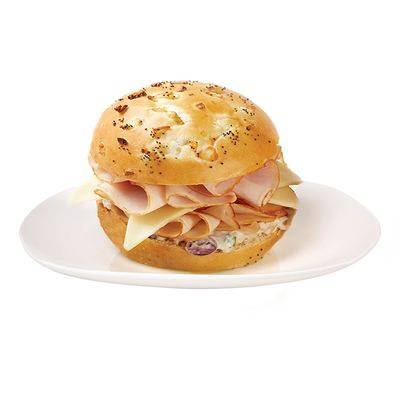 Fresh2Go Turkey Bacon and Almond Sandwich on Onion Bun (1 un)