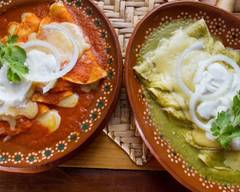Enchiladas y Enmoladas de la Hostería de Santo Domingo (Interlomas)