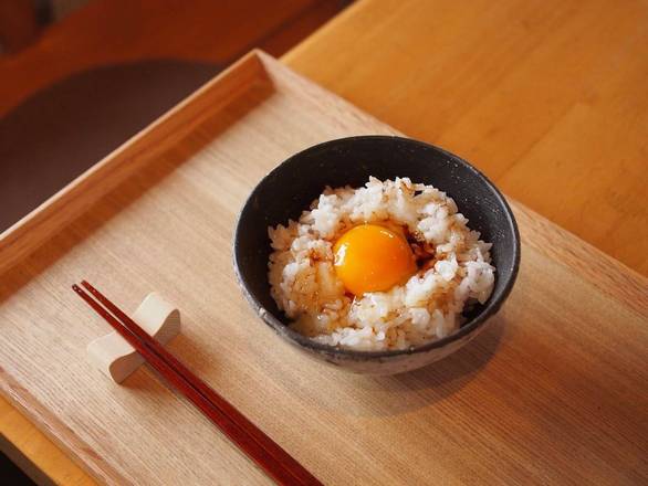 究極の卵かけご飯とお供 the ultimate rice toppend with egg 