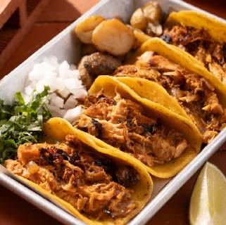 Tacos tinga de pollo