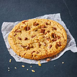 Giant Chocolate Chip Cookie