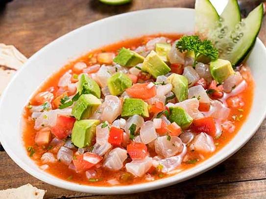 Ceviche de pescado . medio litro