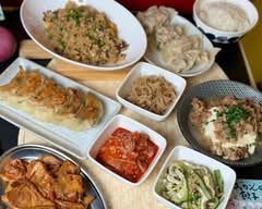 おかんの餃子 荻窪店 【お肉がぎっしり肉汁溢れる餃子！肉肉しく食べ応えのある新感覚餃子！】