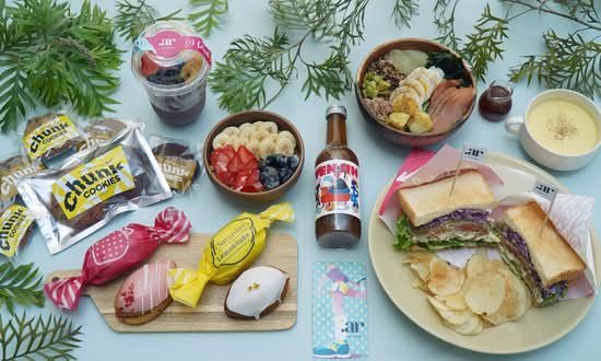 ドットアンドレディ . AND READY