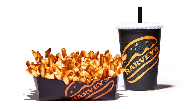 Regular Classic Poutine Combo 700-970 cals